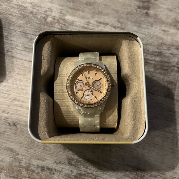 Beautiful Fossil watch with rose gold/rhinestones around the watch face ❤️ - Picture 3 of 7